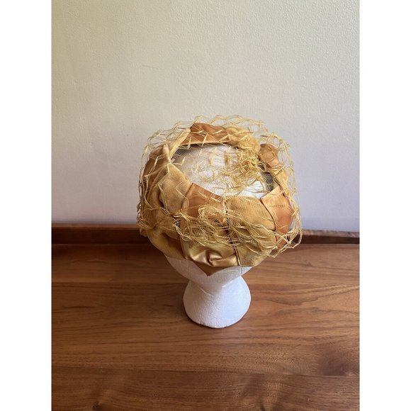1950s Vintage Golden Yellow Velvet & Satin Pillbox Frame Hat With Geometric Net main image 4